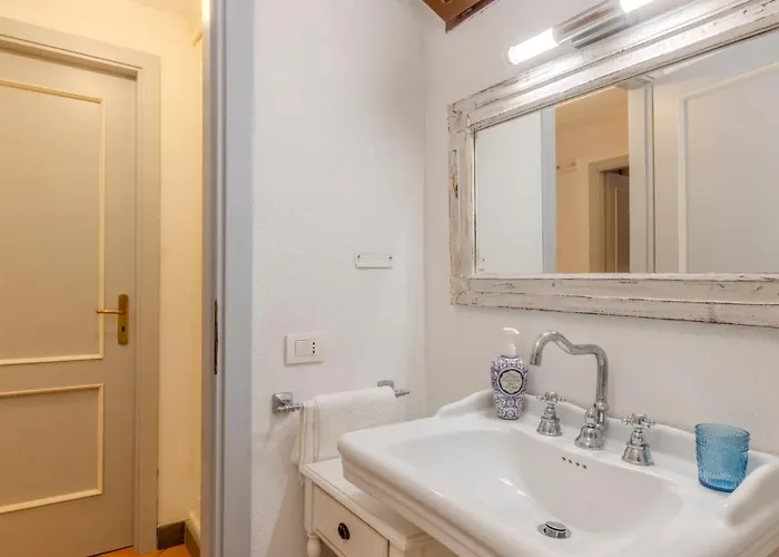 Bambu' 9&2, Emma Villa